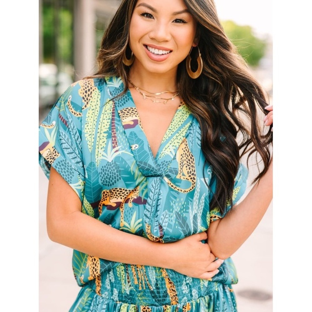 Entro Blouse Womens Large Teal Leopard Jungle Print Satin V-Neck Short Sleeve - Picture 3 of 9